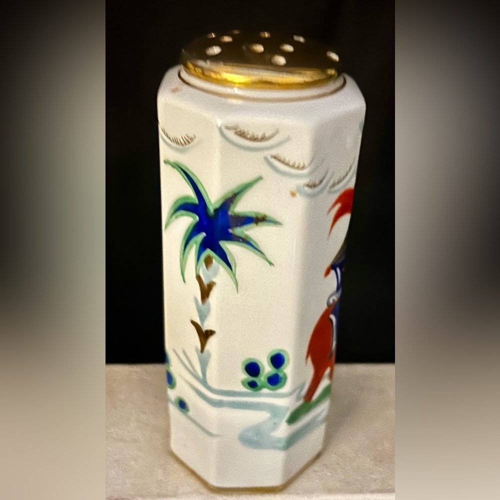 Japanese, hand painted cheese / spice shaker. 5.25” - Picture 3 of 9